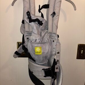 LILLEbaby Gray Full buckle